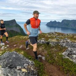 Norrona Senja Aero90 Vest - Men's 16 Norrona Senja Aero90 Vest - Men's -Dakine Store AREBLUFOG D5