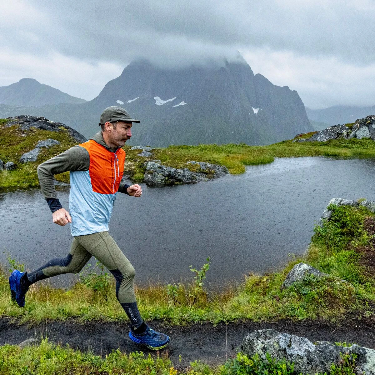 Norrona Senja Aero90 Vest - Men's 4 Norrona Senja Aero90 Vest - Men's - Image 2