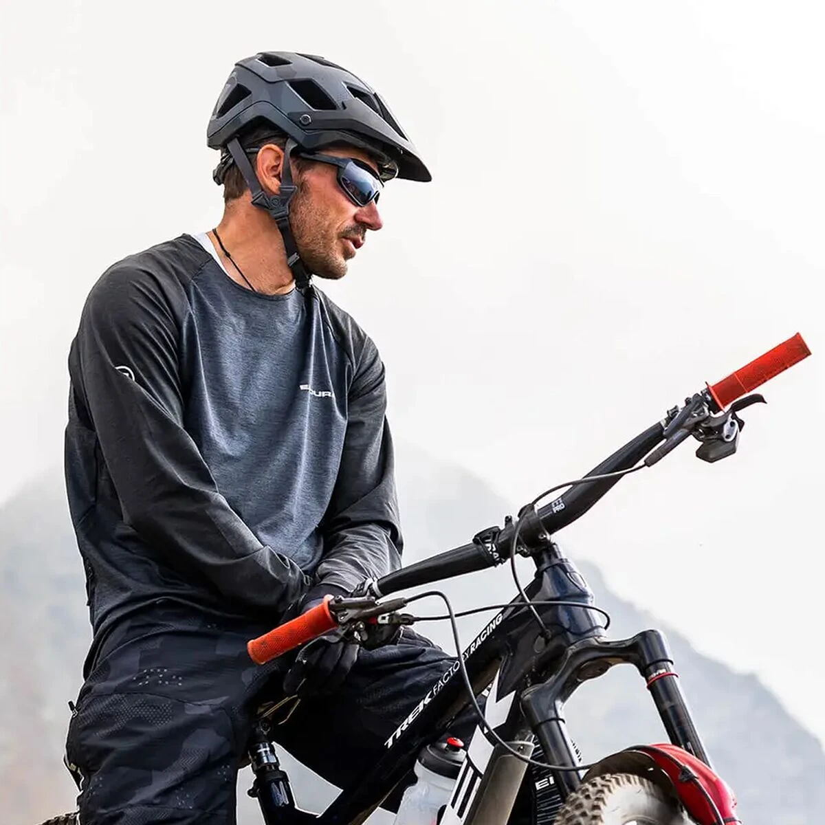 Endura Hummvee Plus Mips Helmet 10 Endura Hummvee Plus Mips Helmet - Image 8