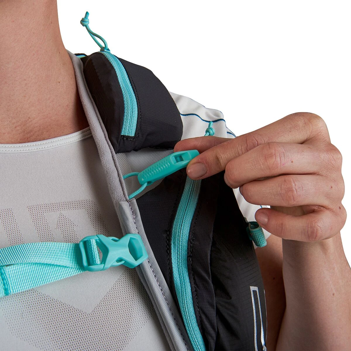 Ultimate Direction Adventure Vesta 5.0 - Women's 4 Ultimate Direction Adventure Vesta 5.0 - Women's - Image 2